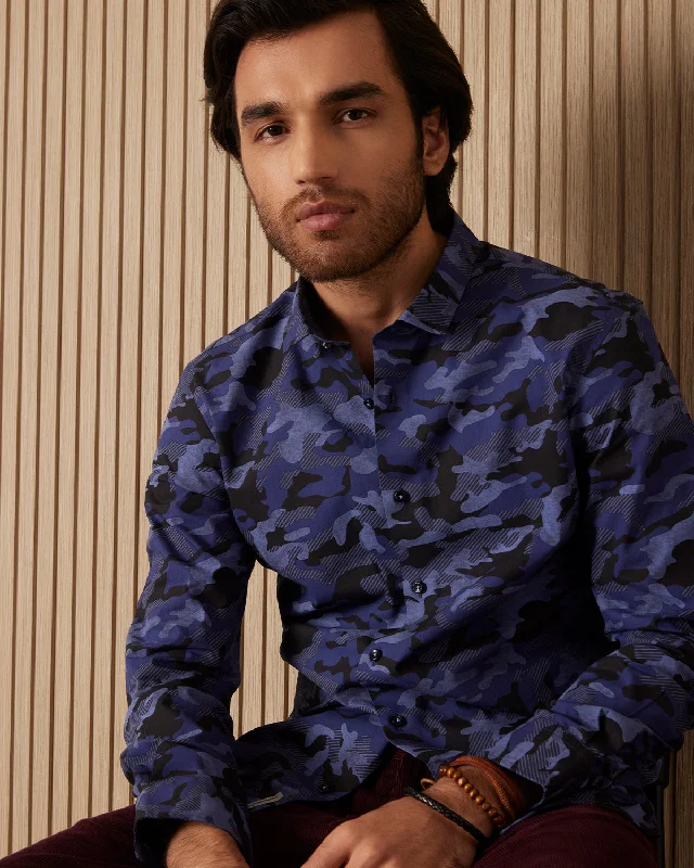 Men's Tailored Fit Checkered Casual Shirts in Multicolor for a Smart - Casual EnsembleCamo Printed Shirt - Blue Men's Tailored Fit Checkered Casual Shirts in Multicolor for a Smart - Casual EnsembleCamo Printed Shirt - Blue