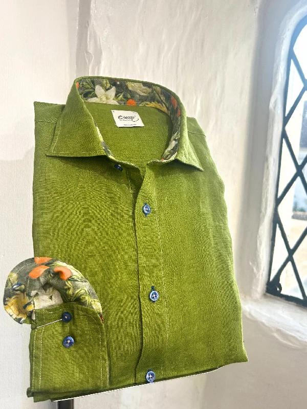 Men's Two - Tone Contrast Panel Casual Shirts in White and Navy for a Stylish and Eye - Catching DesignGREEN LINEN LONG SLEEVE SHIRT WITH FRUIT AND BIRD TRIM Men's Two - Tone Contrast Panel Casual Shirts in White and Navy for a Stylish and Eye - Catching DesignGREEN LINEN LONG SLEEVE SHIRT WITH FRUIT AND BIRD TRIM