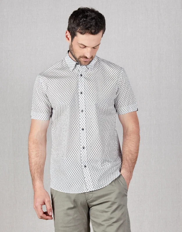 Plus Size Men's Striped Chambray Casual Shirts with a Spread Collar for a Preppy AppearanceWaihi Yellow Diamond Short Sleeve Shirt Plus Size Men's Striped Chambray Casual Shirts with a Spread Collar for a Preppy AppearanceWaihi Yellow Diamond Short Sleeve Shirt