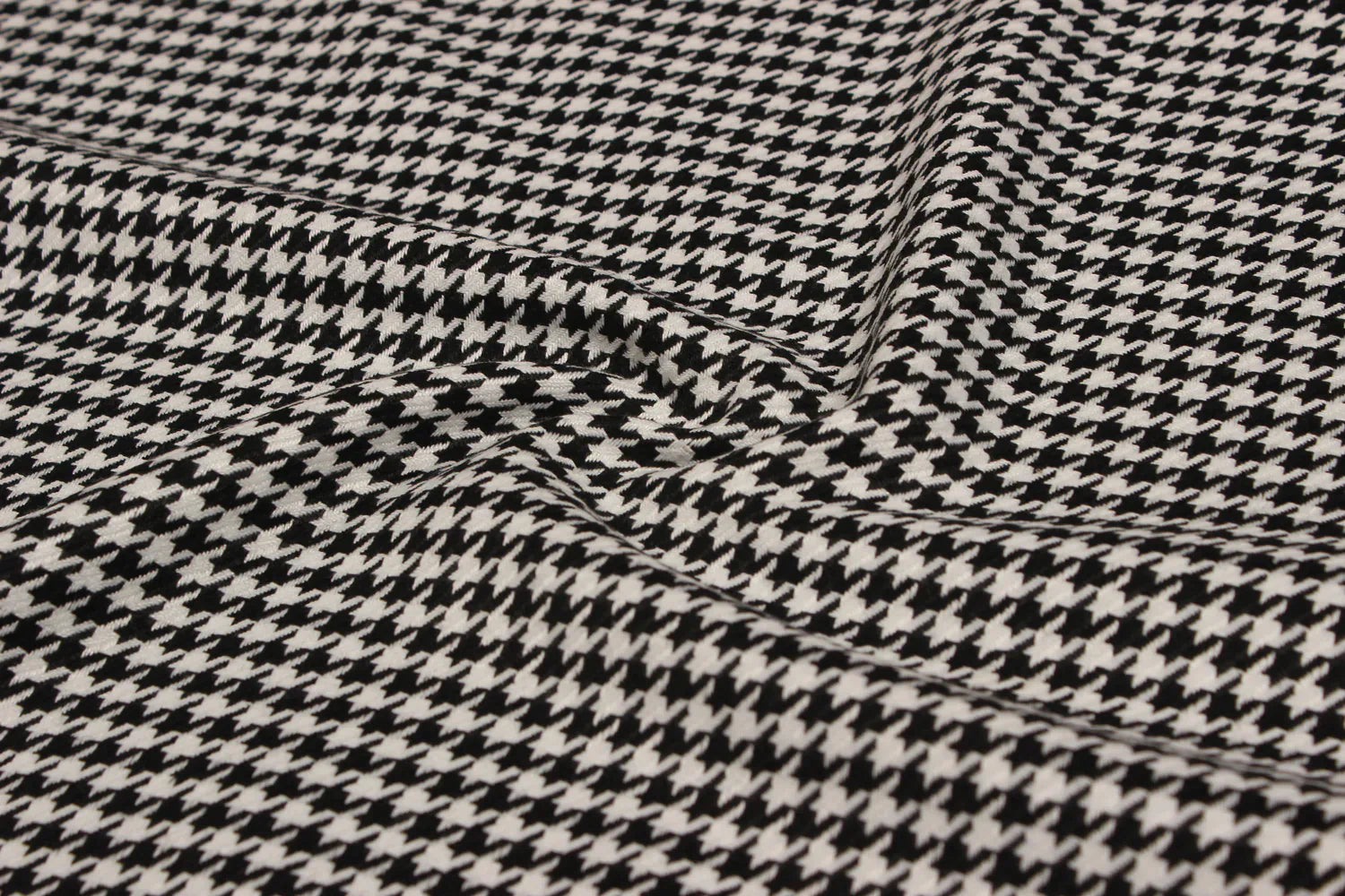 Men's Lightweight Linen - Blend Blazer in Beige for a Casual and Comfortable Summer EnsemblePrecut of 0.3 Meter White Black Houndstooth Tweed Wool Fabric Men's Lightweight Linen - Blend Blazer in Beige for a Casual and Comfortable Summer EnsemblePrecut of 0.3 Meter White Black Houndstooth Tweed Wool Fabric