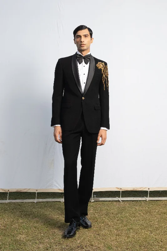 Men's Double - Breasted Velvet Blazer in Burgundy for a Sophisticated Evening OutfitWild Feline Noir Tuxedo. Men's Double - Breasted Velvet Blazer in Burgundy for a Sophisticated Evening OutfitWild Feline Noir Tuxedo.