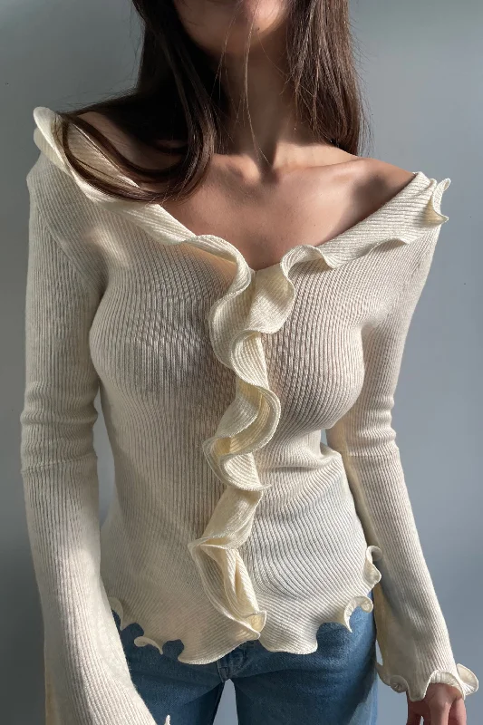 TOP WITH RUFFLE DETAIL