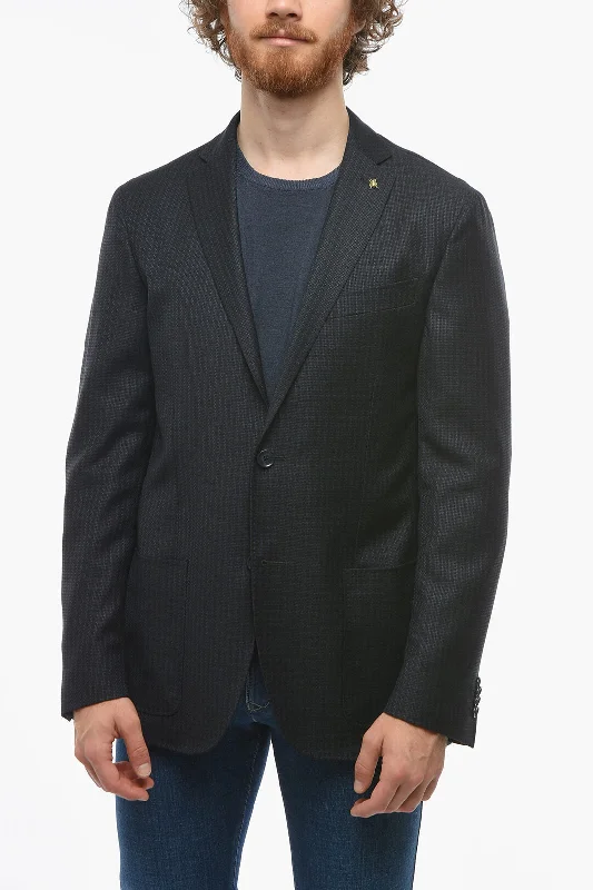 Men coats with a detachable faux - fur collar for a trendy and warm touchCorneliani CC COLLECTION Half-lined RIGHT Blazer with Patch Pockets Men coats with a detachable faux - fur collar for a trendy and warm touchCorneliani CC COLLECTION Half-lined RIGHT Blazer with Patch Pockets