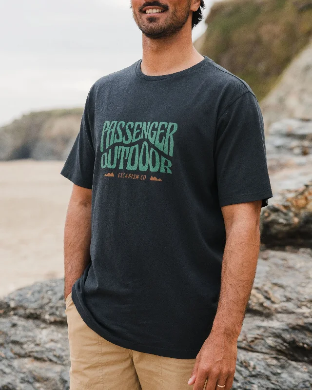 Linen men vest in earthy tones for a summer beach vibeYuca Recycled Cotton T-Shirt - Black Linen men vest in earthy tones for a summer beach vibeYuca Recycled Cotton T-Shirt - Black