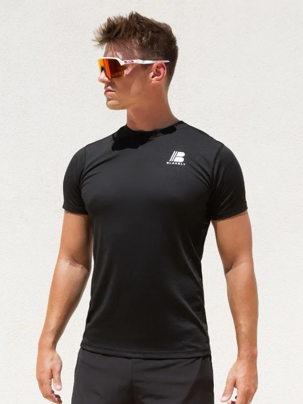 Men's thermal t - shirts with a high - neck design for cold weatherApex T-Shirt - Black Men's thermal t - shirts with a high - neck design for cold weatherApex T-Shirt - Black