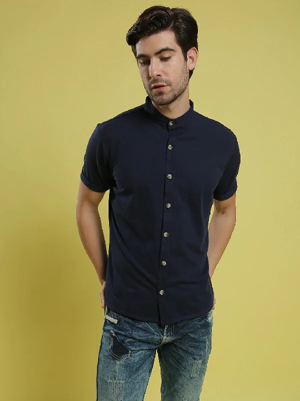 Men's short - sleeve linen t - shirts for summer beach outingsCampus Sutra Men Solid Casual Shirts Men's short - sleeve linen t - shirts for summer beach outingsCampus Sutra Men Solid Casual Shirts