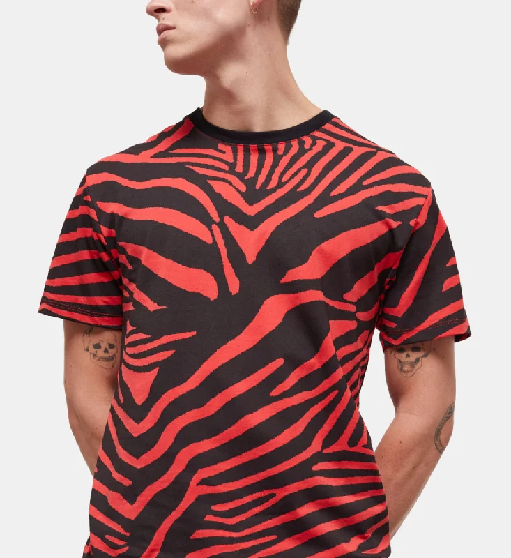 Men's slim - fit graphic t - shirts with vintage rock band printsMen's Red Printed T-shirt Men's slim - fit graphic t - shirts with vintage rock band printsMen's Red Printed T-shirt