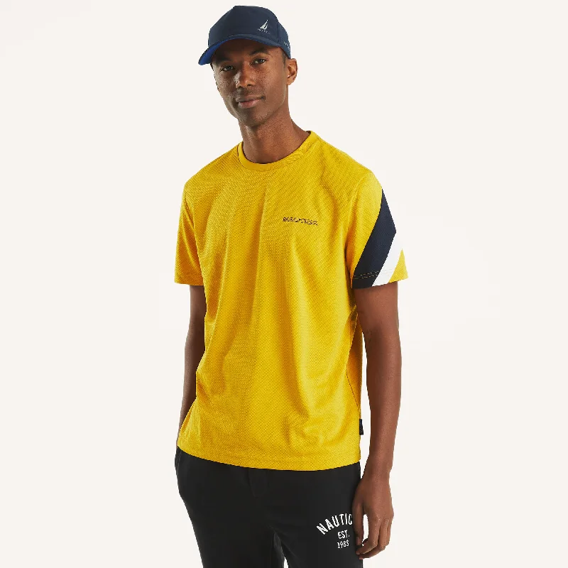 Men's ribbed t - shirts with a textured finish for added styleNautica Mens Navtech Crewneck T-Shirt Men's ribbed t - shirts with a textured finish for added styleNautica Mens Navtech Crewneck T-Shirt