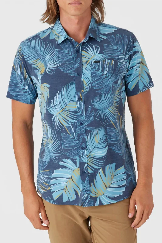 Men's short - sleeve linen t - shirts for summer beach outingsTrvlr Upf Traverse Standard Shirt In Navy Men's short - sleeve linen t - shirts for summer beach outingsTrvlr Upf Traverse Standard Shirt In Navy